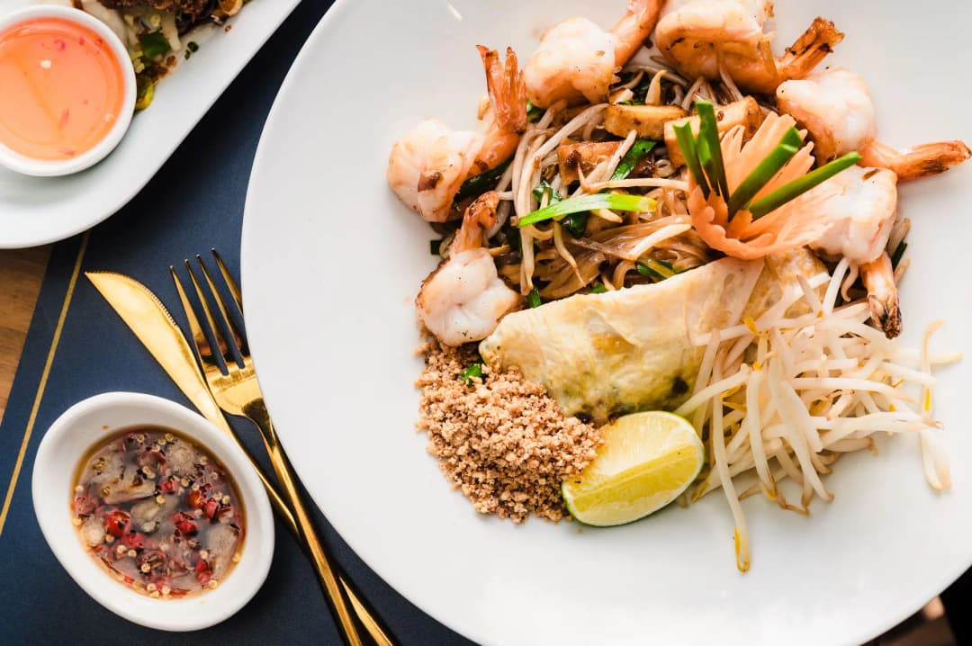 Pad Thai with crushed peanuts and lime